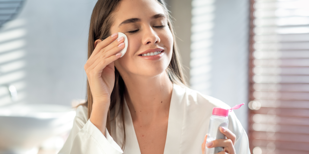 Cómo cuidar tu piel de manera natural mientras usas maquillaje: Tips que transforman tu rutina