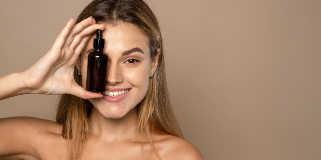 Cómo cuidar tu piel de manera natural mientras usas maquillaje: Tips que transforman tu rutina
