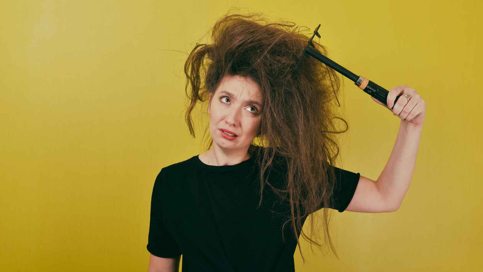 En este momento estás viendo Cómo Eliminar el Frizz de tu Cabello para Siempre: Guía Fácil y Efectiva