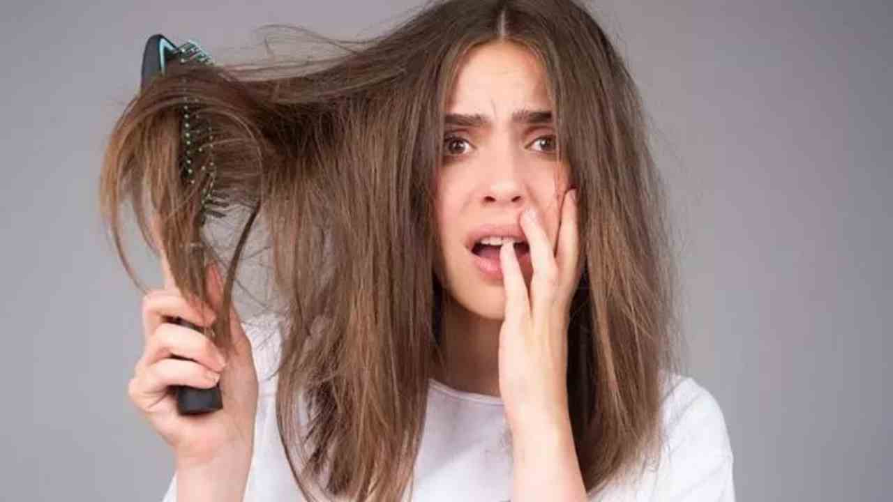 En este momento estás viendo 3 mascarillas caseras que están arruinando tu cabello (y por qué debes dejarlas ya)